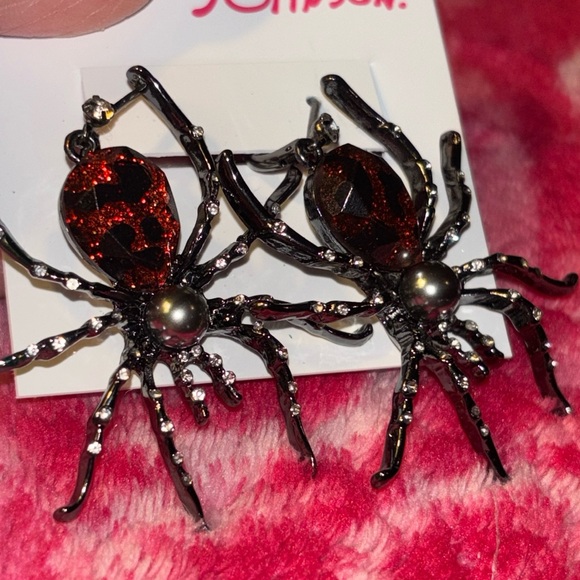 NWT Betsey Johnson,red/black spider earrings great for Halloween - Picture 3 of 12